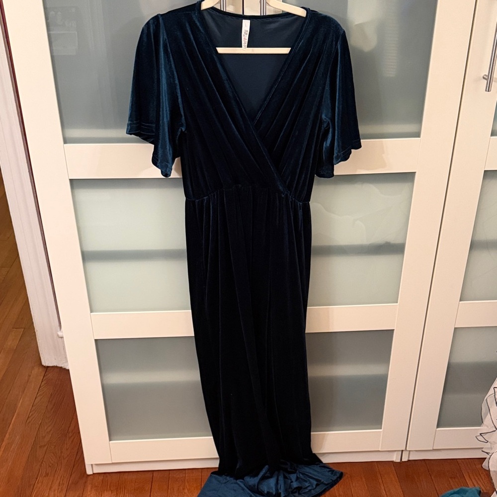Latched Mama peacock green/blue Velvet Maxi Dress with Flutter Sleeves
